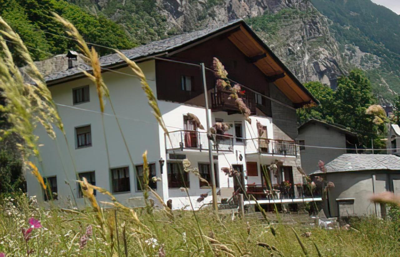 Hotel Laurent Gaby Buitenkant foto