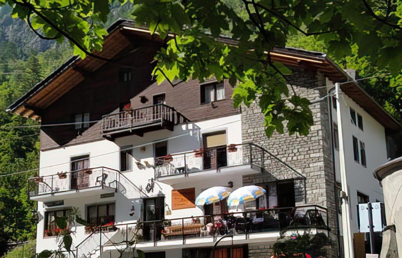 Hotel Laurent Gaby Buitenkant foto