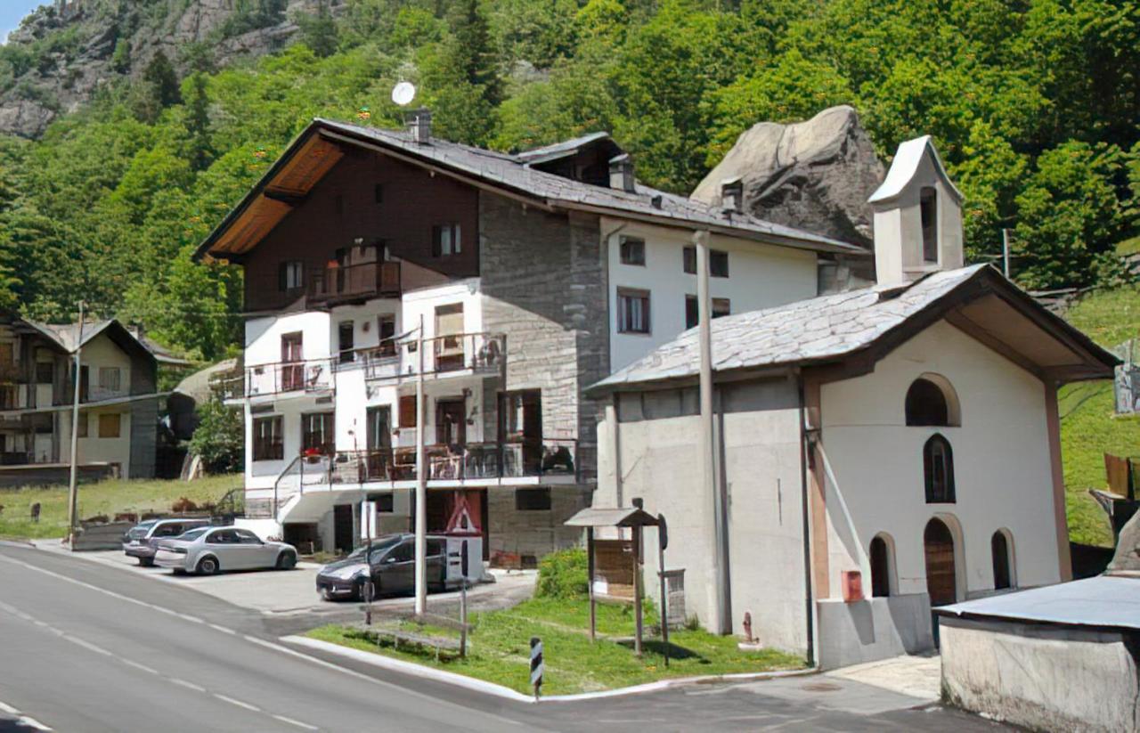 Hotel Laurent Gaby Buitenkant foto